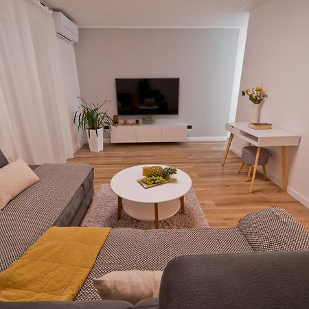 Malemi Apartment พูลา ภายนอก รูปภาพ