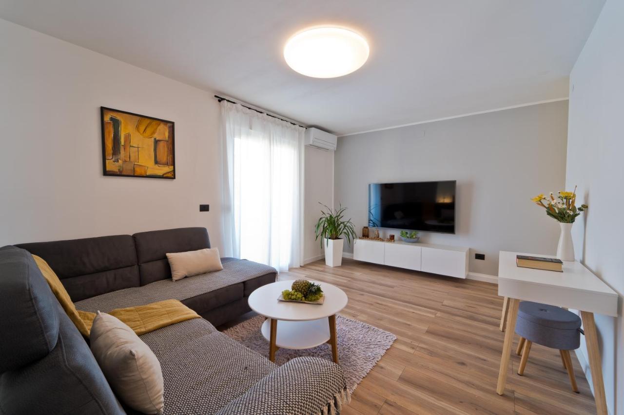 Malemi Apartment พูลา ภายนอก รูปภาพ