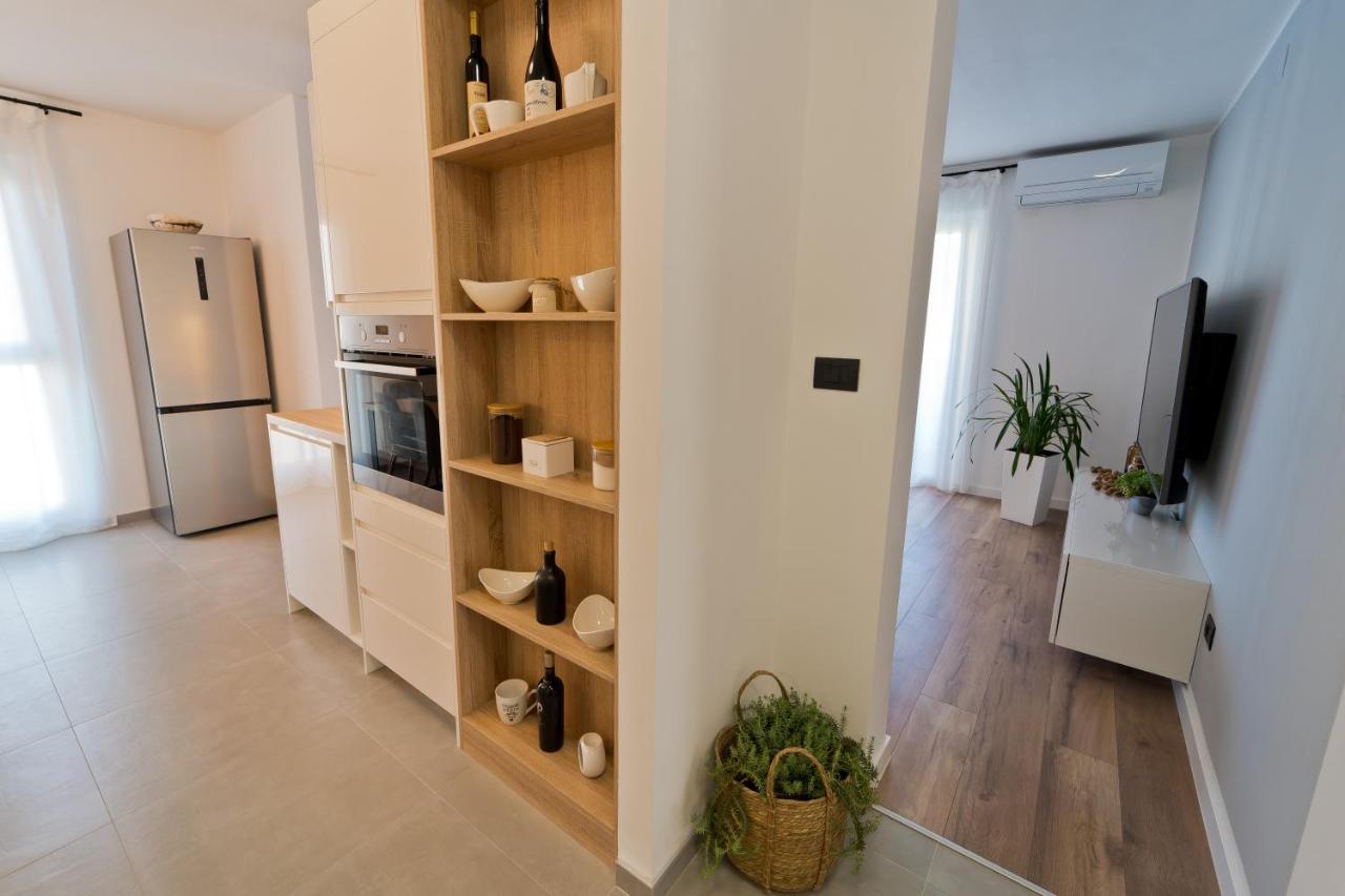 Malemi Apartment พูลา ภายนอก รูปภาพ