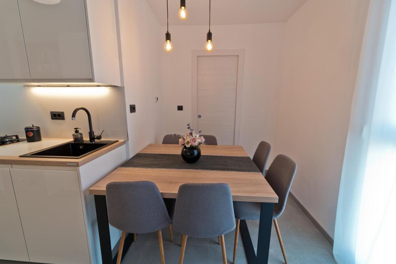 Malemi Apartment พูลา ภายนอก รูปภาพ