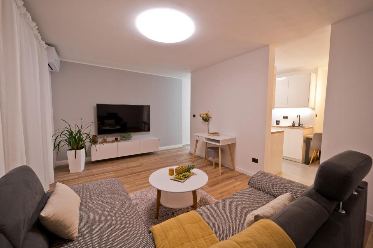 Malemi Apartment พูลา ภายนอก รูปภาพ
