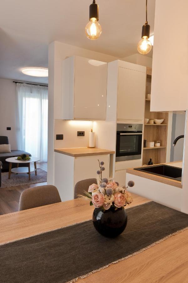 Malemi Apartment พูลา ภายนอก รูปภาพ